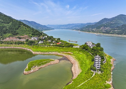 重庆成为天下首个在省级层面探索自然窟窿价值实现的地区