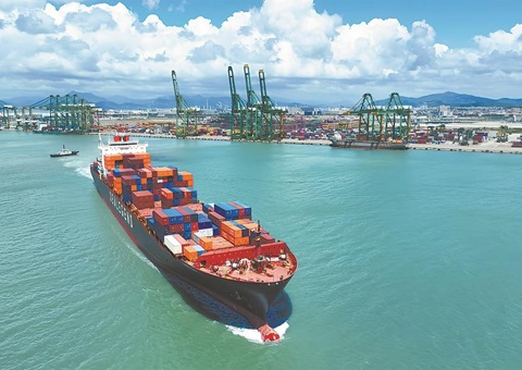 福建首条“冰上丝绸之路”航线启航